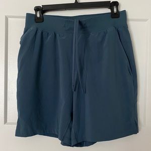 Lululemon Athletica Men's Size Medium T.H.E short 7 inch linerless Blue